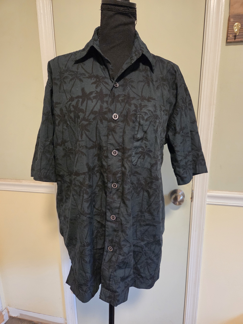 Men's Short-Sleeve Palm Print Button-Down Shirt - Black